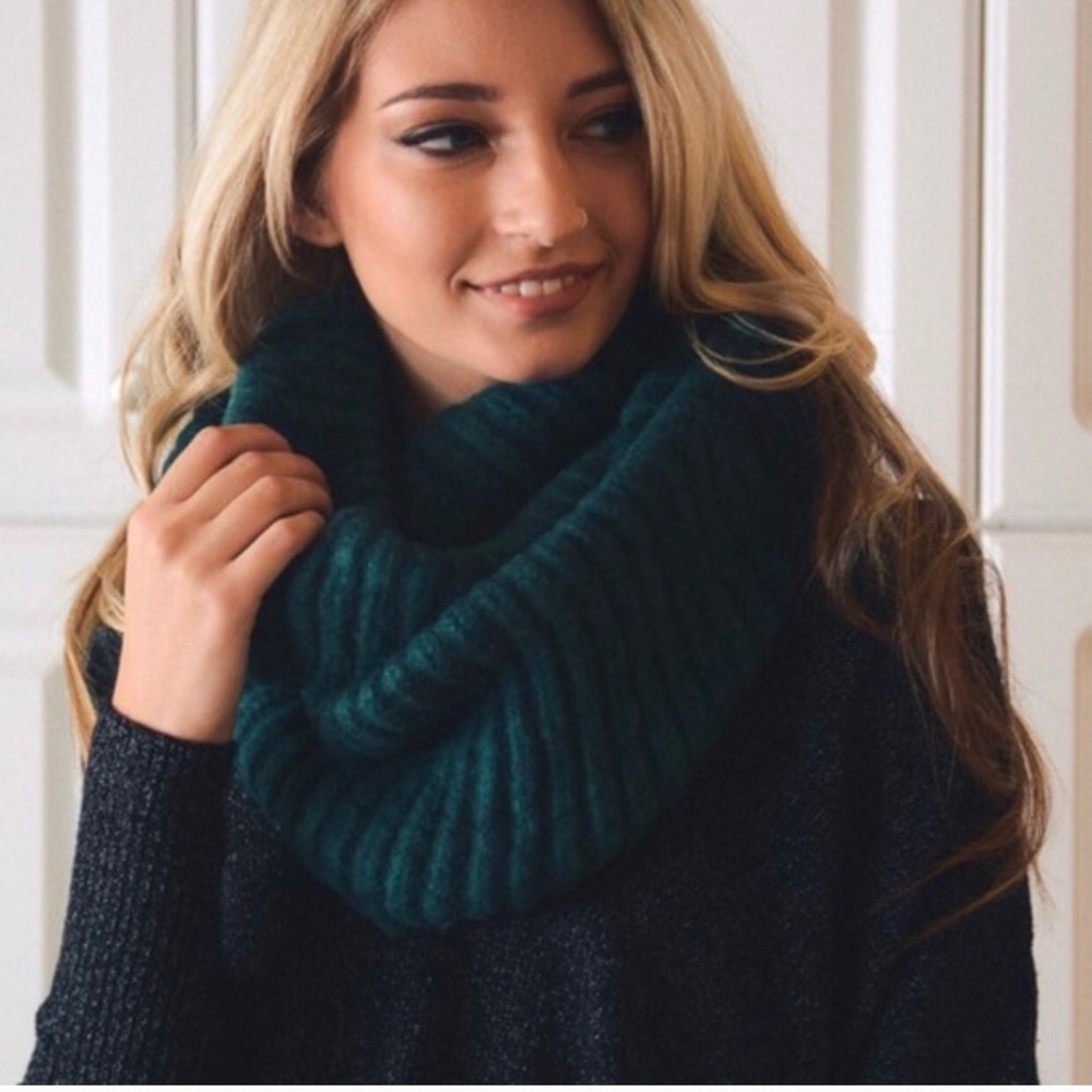 Knitted Infinity scarf